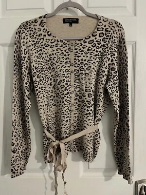 Cárdigan grande Jones New York Signature para mujer estampado de leopardo seda/nylon Foto 1 de 3
