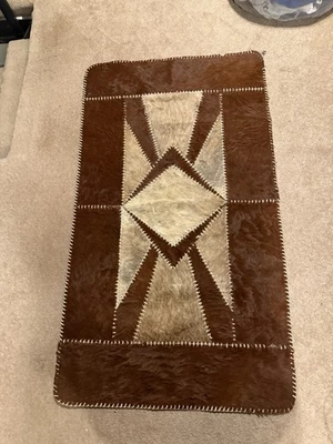 Alfombra artística/rancho tapiz vintage hecha a mano de cuero de vaca tostado/marrón retazos Foto 1 de 4