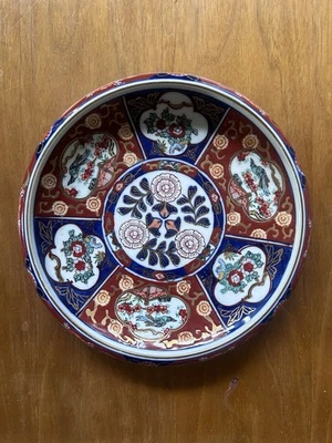 Antiguo plato japonés de porcelana Imari, brocado estilo Nishikide, período Meiji Foto 1 de 4