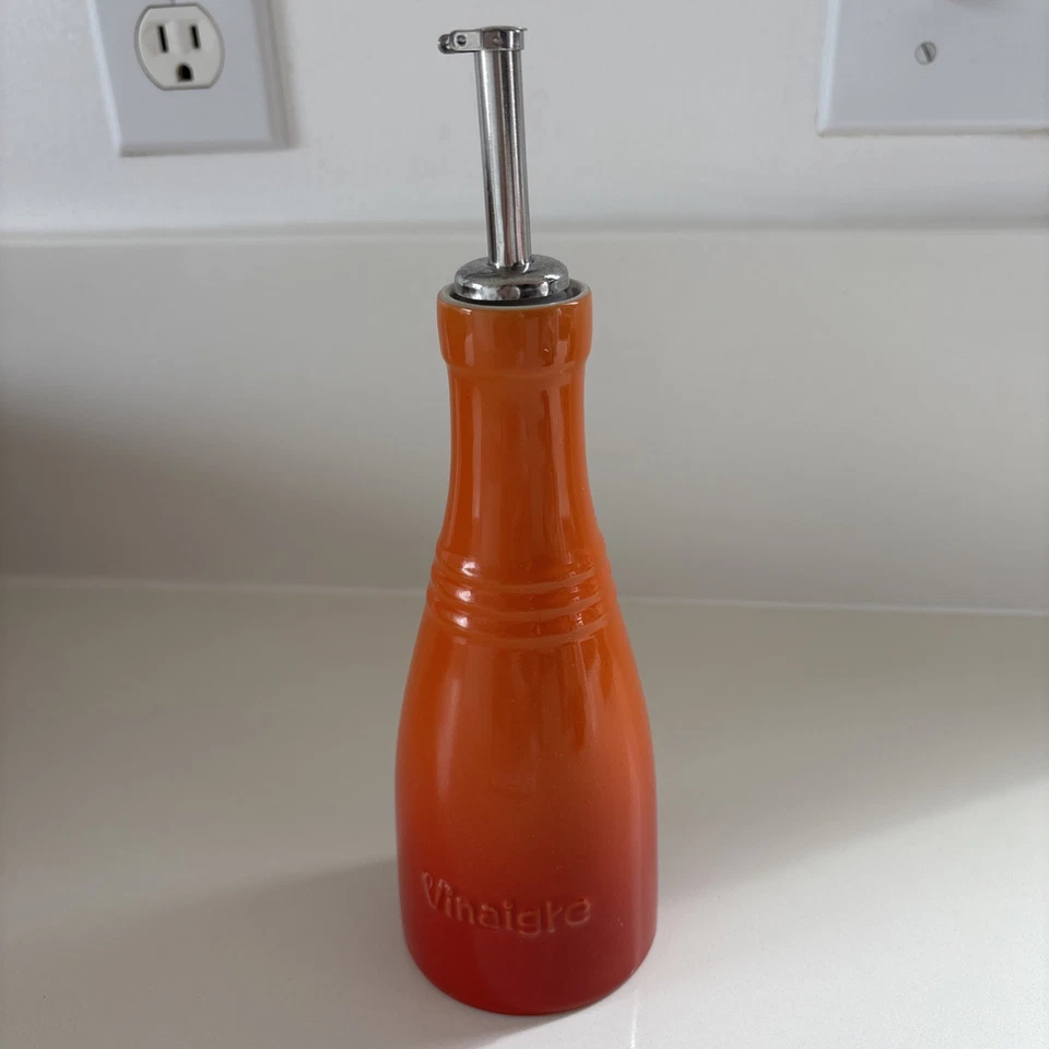 Dispensador de botellas de vinagre de repuesto Le Creuset de 8,75" llama volcánica roja naranja Foto 1 de 4
