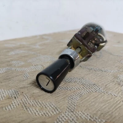 INTERRUPTOR DE FAROS TOYOTA GENUINO NUEVO DE LOTE ORIGINAL トヨタ Control TOYOPET CORONA RT # 84110-20041 Foto 1 de 4