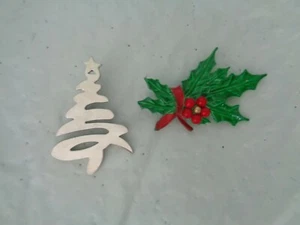(2) Holiday / Christmas - Coat / Brooch Pins - Holly & Tree - Picture 1 of 2