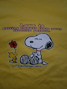 Peanuts Snoopy Woodstock 3XL Love Is Getting Flowers From Your Favorite Person - Imagen 1 de 12