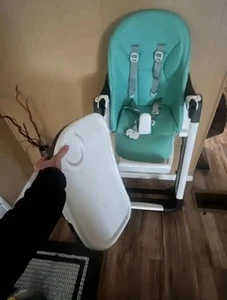 Siesta High Chair with Tray - Picture 1 of 1