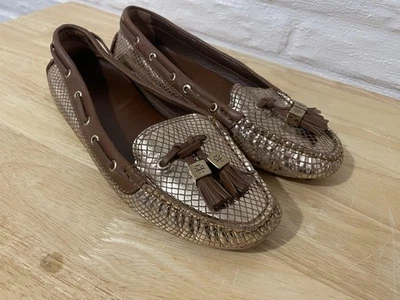 Mocasines sin cordones para mujer Tory Burch de cuero metálico dorado con patrón de serpiente 7,5 Foto 1 de 4