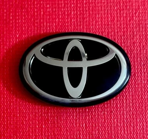 Insignia emblema logotipo parachoques delantero Toyota Supra 20 21 22 23 OEM genuino - Imagen 1 de 5