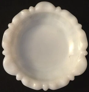 Vintage Milk Glass Small Dish - Picture 1 of 3