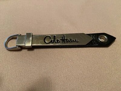 Llavero Cole Haan plata y metal negro Foto 1 de 4