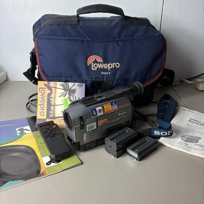 Sony CCD-TRV68 NTSC Video Hi8 Handycam Camcorder w Charger Bundle Tested Working - Image 1 of 4