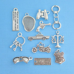 Colección de dijes de policía de lujo antiguo tono plateado 12 dijes diferentes - COL079 - Imagen 1 de 2