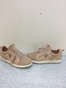 beige tennis shoes womens