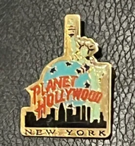 PLANET HOLLYWOOD Pin Badge NEW YORK - Picture 1 of 2