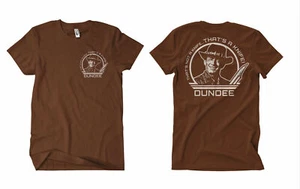 Crocodile Dundee T-Shirt BRAUN FB Never Never Safari Tours 80er Kult FUN Fun - Bild 1 von 2