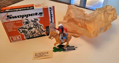 Gran Bretaña Herald Swoppets Vaquero montado disparando armas gemelas como nuevo en caja #633 Foto 1 de 4