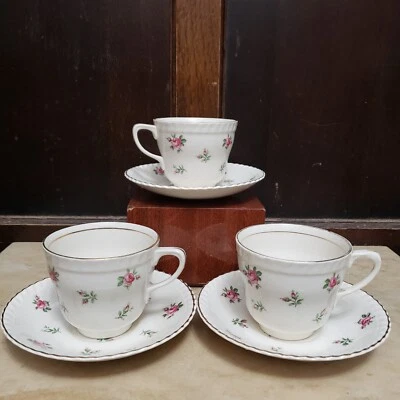 JUEGO, 3~Johnson Brothers Old English JB136~sml rosa ROSAS/oro trm~Taza de té y platillo Foto 1 de 4