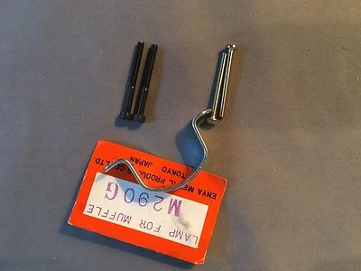 ENYA 29-45 CORREA SILENCIADOR Y TORNILLOS NIP 2 TORNILLOS TIPO TORNILLOS INCLUIDOS Foto 1 de 3