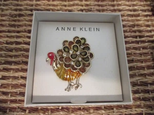 Neu im Karton Anne Klein mit Schmuck besetzte Türkei Brosche Anstecknadel ~ Herbst Erntedankfest - Bild 1 von 1