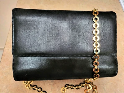 Bolso sin asas Ferragamo negro brillante de gamuza cadena circular dorada - S/M Foto 1 de 4