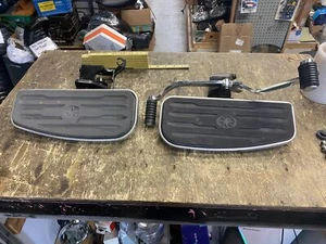 Floor Boards Pegs Assy Footboards Yamaha XVS Roadstar 1700 Factory OEM Orig T/o - Picture 1 of 11
