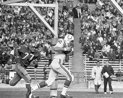 1966 Baltimore Colts RAYMOND BERRY Glossy 8x10 Photo Print Poster HOF 73 Cover