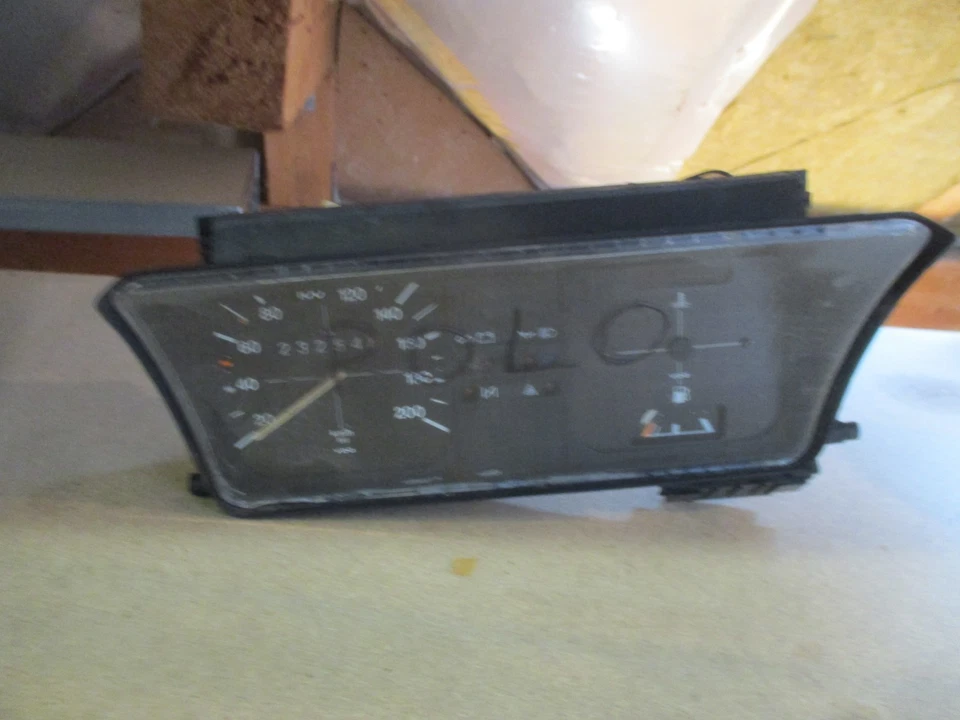 VW Polo 2 Kombiinstrument Tacho Tachometer 200kmh Tank VDO Temp original VAG - Bild 1 von 4