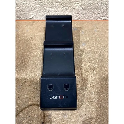 Venom VS2851 Twin Docking Station 5V 600mA for Microsoft Xbox One Controller - Image 1 of 4