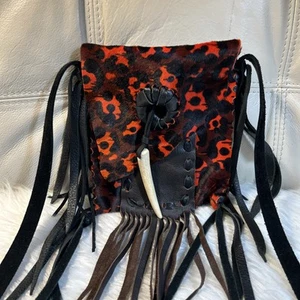 Mini Bolso Bandolera Jimmi WZ Pequeño Rojo Flecos Leopardo Hecho a Mano Piel Nuevo Ret$300 - Imagen 1 de 14