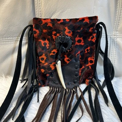 Mini Bolso Bandolera Jimmi WZ Pequeño Rojo Flecos Leopardo Hecho a Mano Piel Nuevo Ret$300 Foto 1 de 4