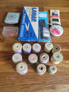 Wooden Cotton Reels And Few Sewing Items - Picture 1 of 2