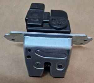 Kia EV6 Heckklappen Kofferraumschloss 81800-CV000 2021 gebraucht - Bild 1 von 3