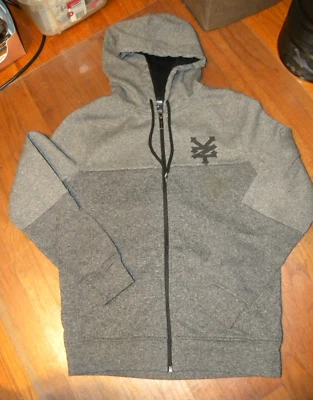 Zoo York Sudadera con Capucha Para Hombres Pequeña GRIS Cremallera Completa Logo Suéter Bolsillo Acolchado Chamarra Foto 1 de 4