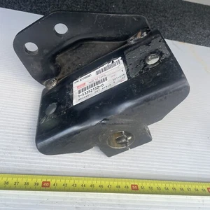 1533521520 Genuine Isuzu Truck Front Spring Bracket NOS - Picture 1 of 6