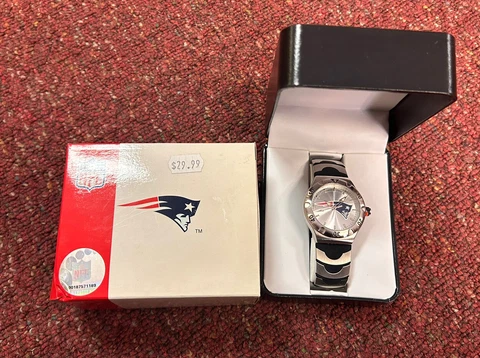 New England Patriots Watch Men's NFL Game Time Stainless Steel New in Box Avon Cover