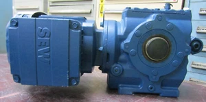 👀NEW SEW-EURODRIVE 38.23 GEARMOTOR 1800 RPM 1/2 HP 230YY/460YV 3Ø SA47/TDRS71S4 - Picture 1 of 8