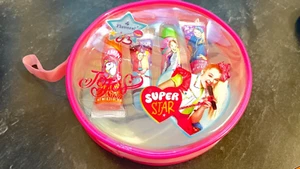 Jo Jo Siwa Brillo Labial Super Star Set 4 Sabores con Estuche Nuevo - Imagen 1 de 3