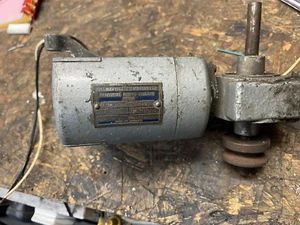 MILLMAN ELECTRIC MOTOR VOLTS 230 RPM100 untested from an amusement arcade stock - Picture 1 of 9