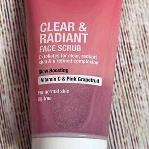 Newtrogena Clear & Radiant Face Scrub Vitamin C & Pink Grapefruit 150ml - Picture 1 of 3