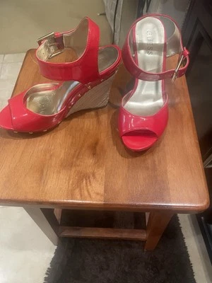 Cuñas rojas Guess Foto 1 de 3