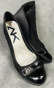 Zapatos de vestir clásicos Ann Klein negros con tacones de cuña charol y tela con hebilla talla 10M - Imagen 1 de 9