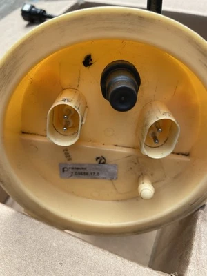 Conjunto de bomba de combustible Pierburg 78294PN 2010 BMW 335d 2009-2011 Foto 1 de 4