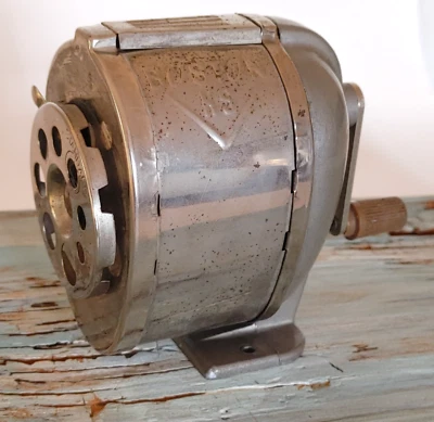 Sacapuntas de Colección Boston KS Montaje en Pared 8 Tamaño Ajustable Granja Casa Núcleo Foto 1 de 4