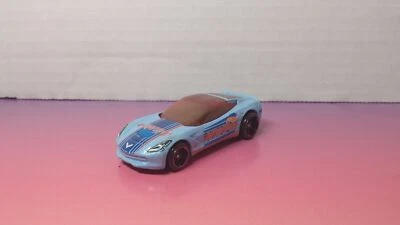 风火轮 2014 Corvette Stingray 1: 64 宽松浅蓝色马来西亚红色内衬轮辋 — 第 1/4 张图片