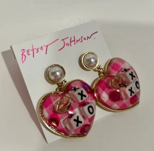 Authentic Betsey Johnson XOXO Hugs Kisses Pearl Pink Love Lucite Heart Earrings - Picture 1 of 1