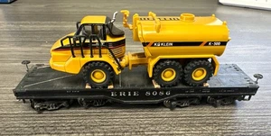HO Scale ERIE Flat Car #8086 w/Klein K-500 Water Truck Load - Kadee Coupler NOB - Picture 1 of 6