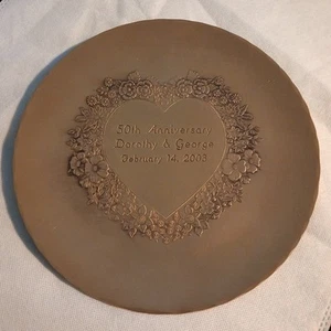 Placa Wendell August Forge 50 aniversario bronce macizo 8,8" hecha a mano - Imagen 1 de 6