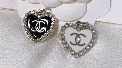Chanel Vintage Parts Button Charm Heart Rhinestone Black White 2 pieces Set Cover