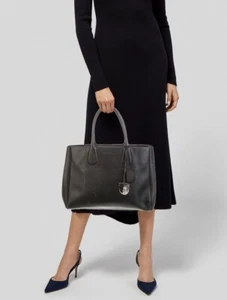 ECHT Salvatore Ferragamo Tasche Nolita Umhängetasche Leder Beuteltasche schwarz - Bild 1 von 20