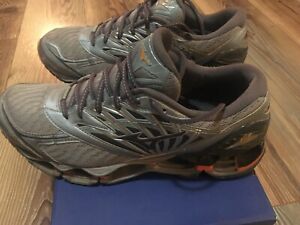 Mizuno Men's Wave Prophecy 8 Running Shoe Size 10.5D