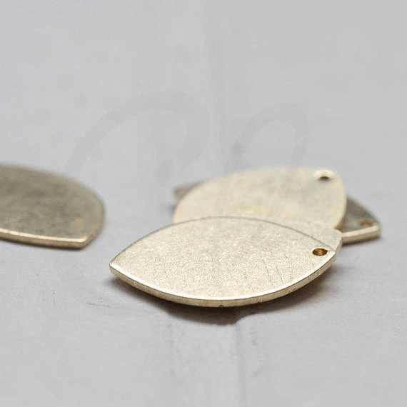 20 Pieces Raw Brass Teardrop Charm - 20x14mm (CW-3845C-J-351X) Foto 1 de 1
