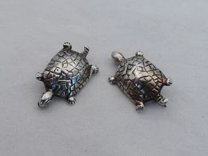 Pair of Vintage Mexico .900 Silver Small Turtle Pins MI-12 - Picture 1 of 6